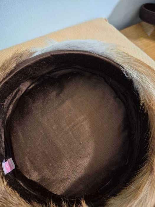 Кожена шапка и кожена яка - лисица