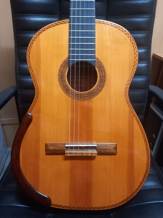 Продаю мастеровую гитару