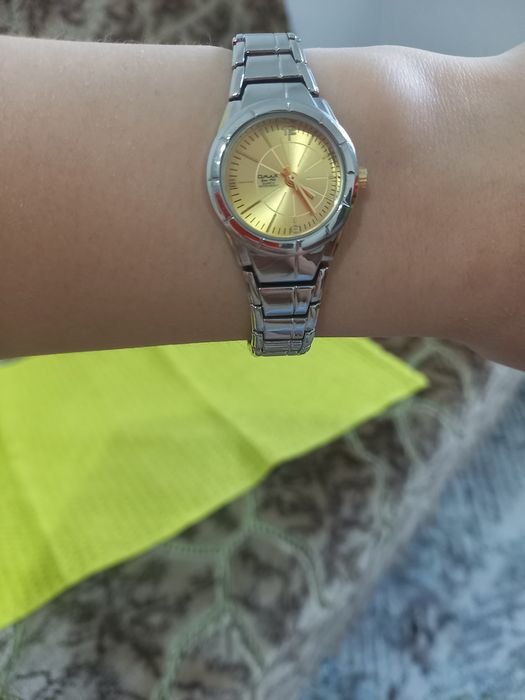 Часы женские Qmax