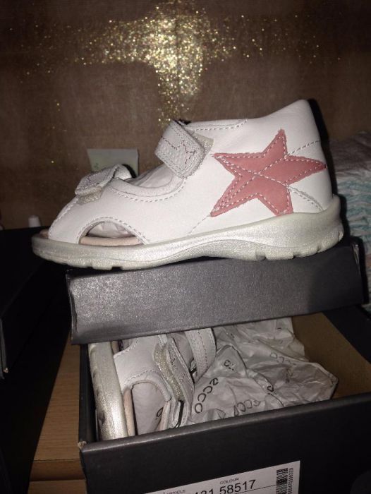 Сандали новые размер 26 - по стельке 17 см.