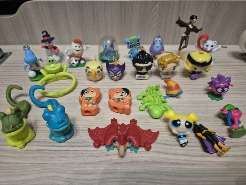 Киндер сюрприз игрушки разные