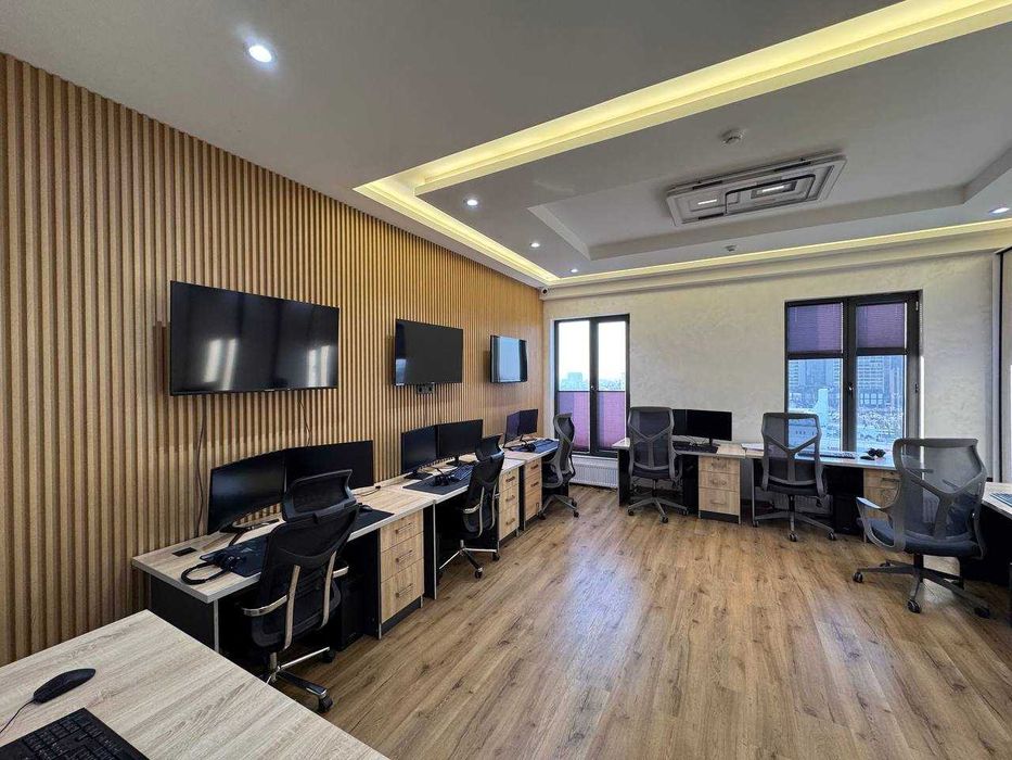 Продаётся Нежилое в Бизнес Центре с Арендатором! Ор-р Минор