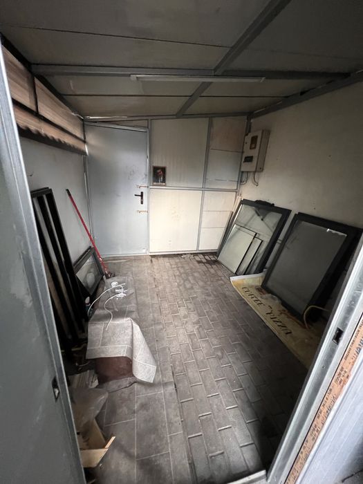 Spatiu comercial stradal Sector 5  20mp utili. 550€/luna