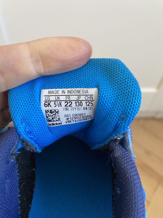 Маратонки Adidas номер 22