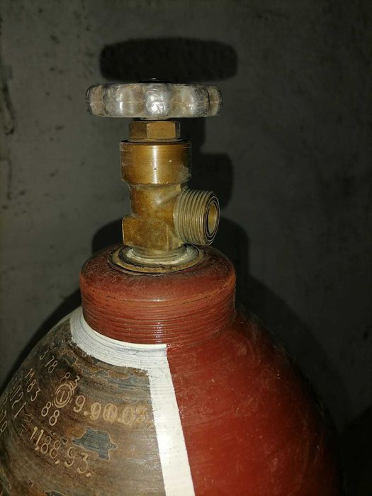 продам гелий баллон