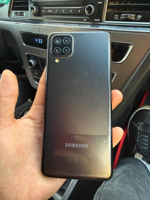 Samsung Galaxy A12 в хорошем состояний