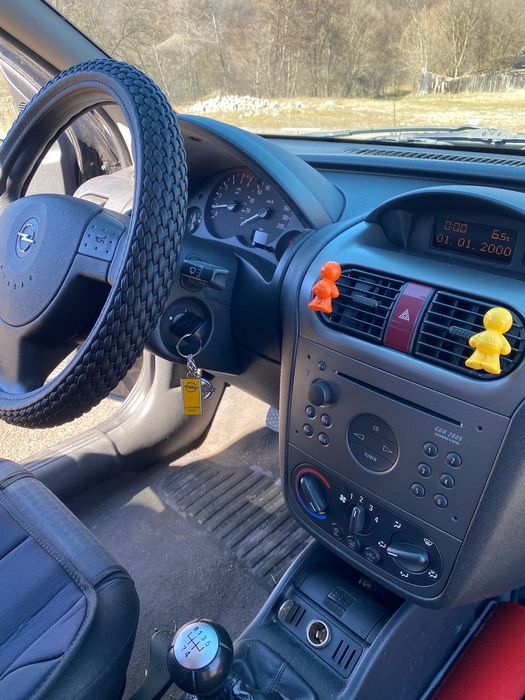 Mașină Opel corsa