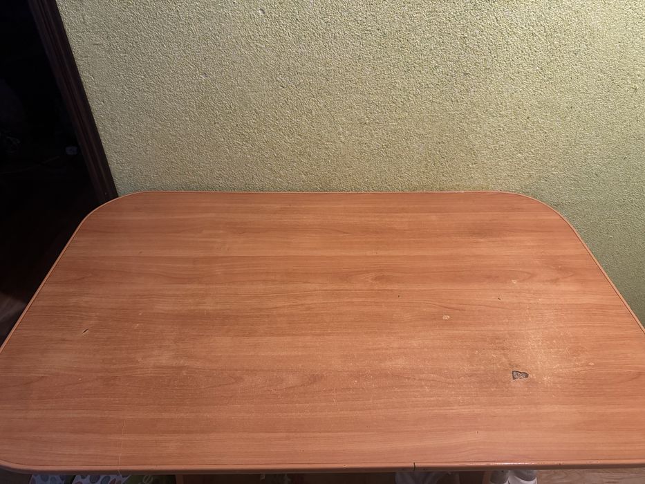 Деревянный стол