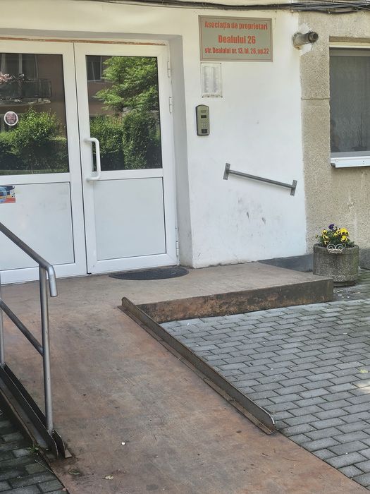 Apartament de vanzare, 3 camera,etajul  1