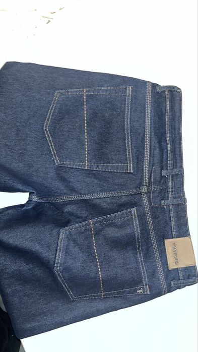 Джинсы темносинего цвета