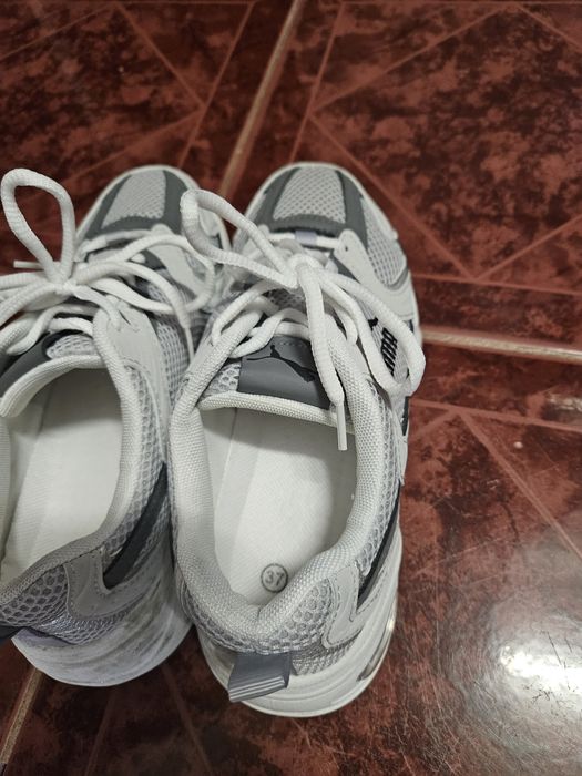 Adidași k noi mr 37