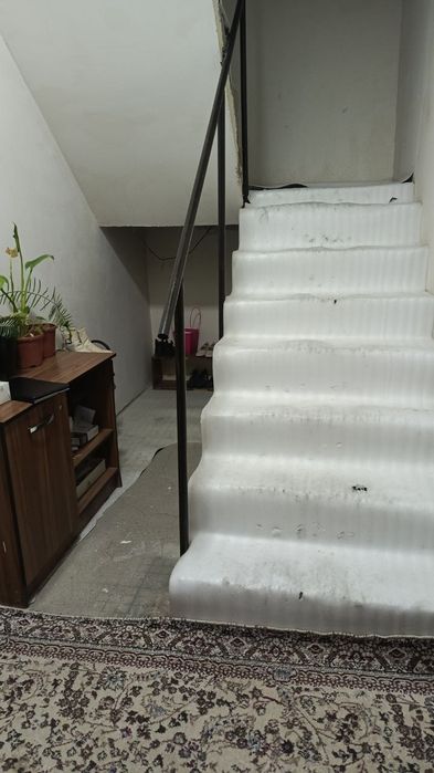 Uchastka sotiladi 2,2 sotiq sergeli BOBUR mahallasida