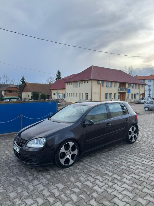 Vând golf 5 GT .