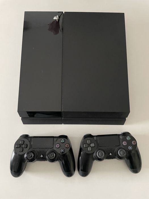 PS4 FAT 500GB + 4 игри