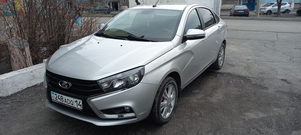 Машину лада Vesta