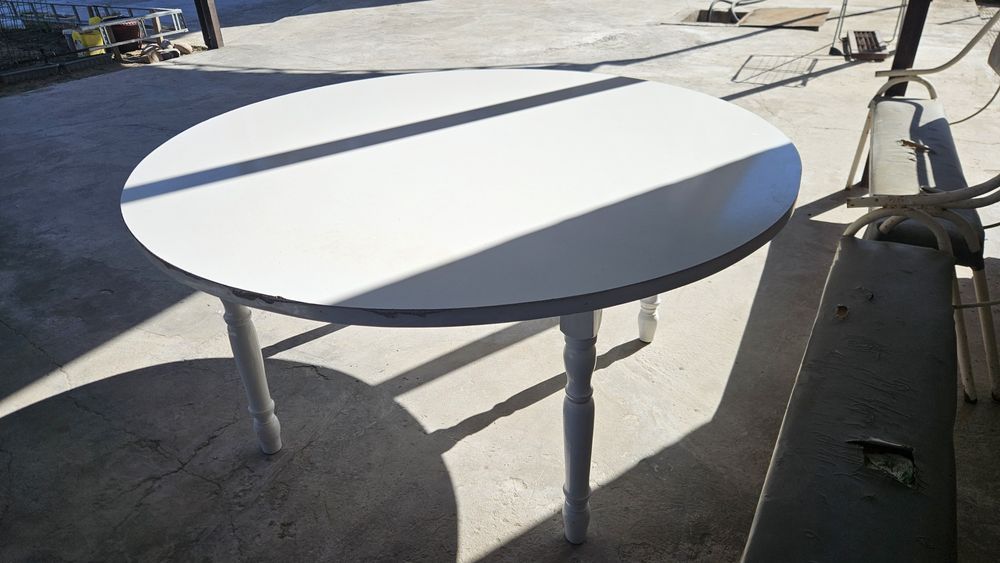 Продам стол диаметр 1.5 м 20000 тг