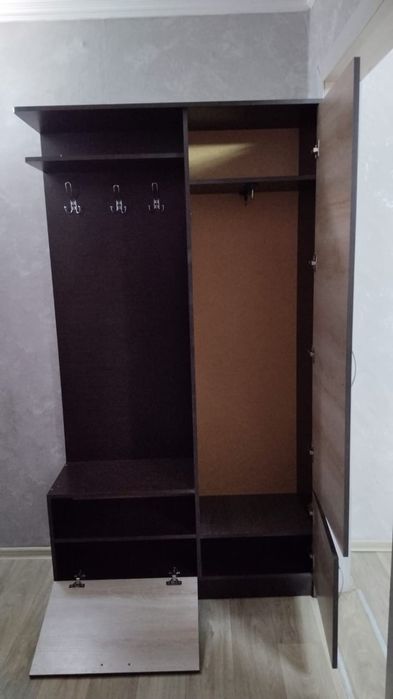 Продается шкаф в прихожую
