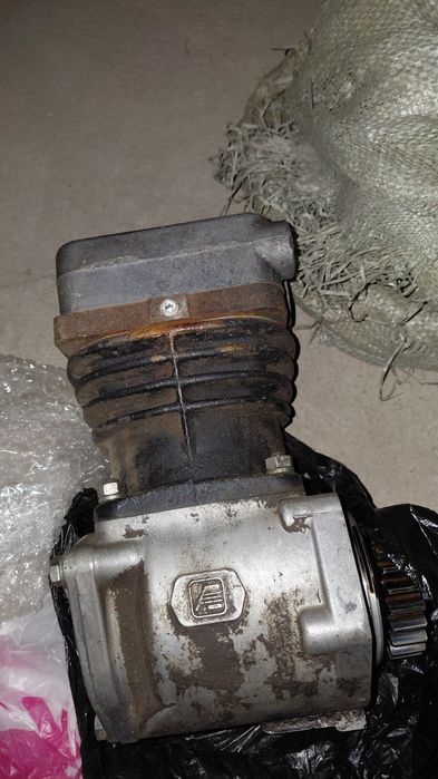 Продам  компрессор