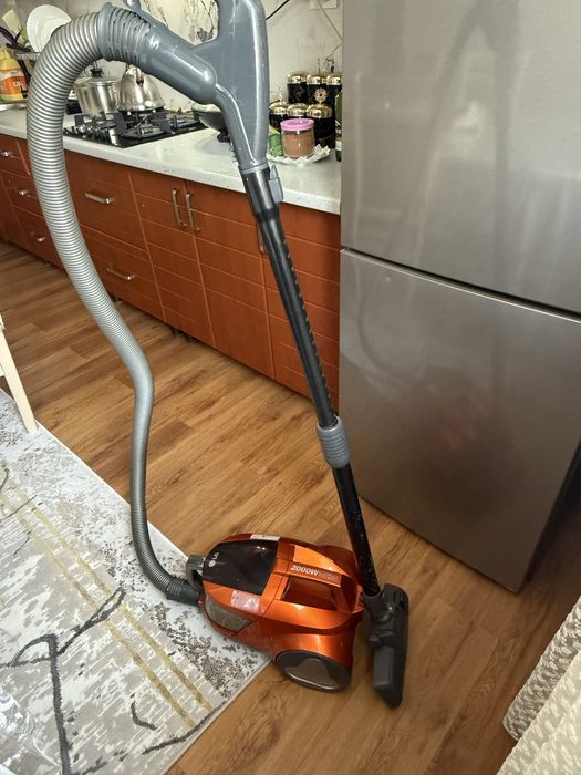 Продам пылесос 2000w