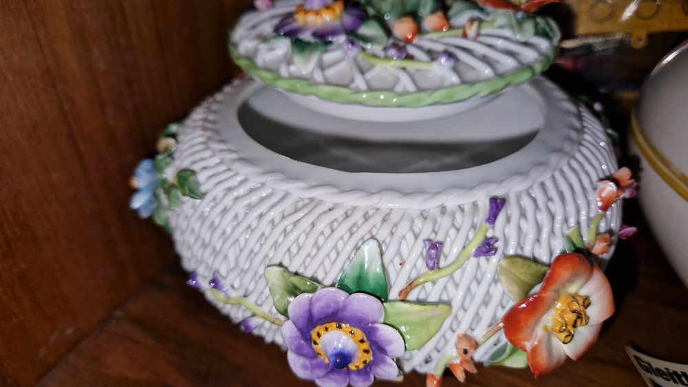 Vând bombonieră exclusivistă din porțelan fin