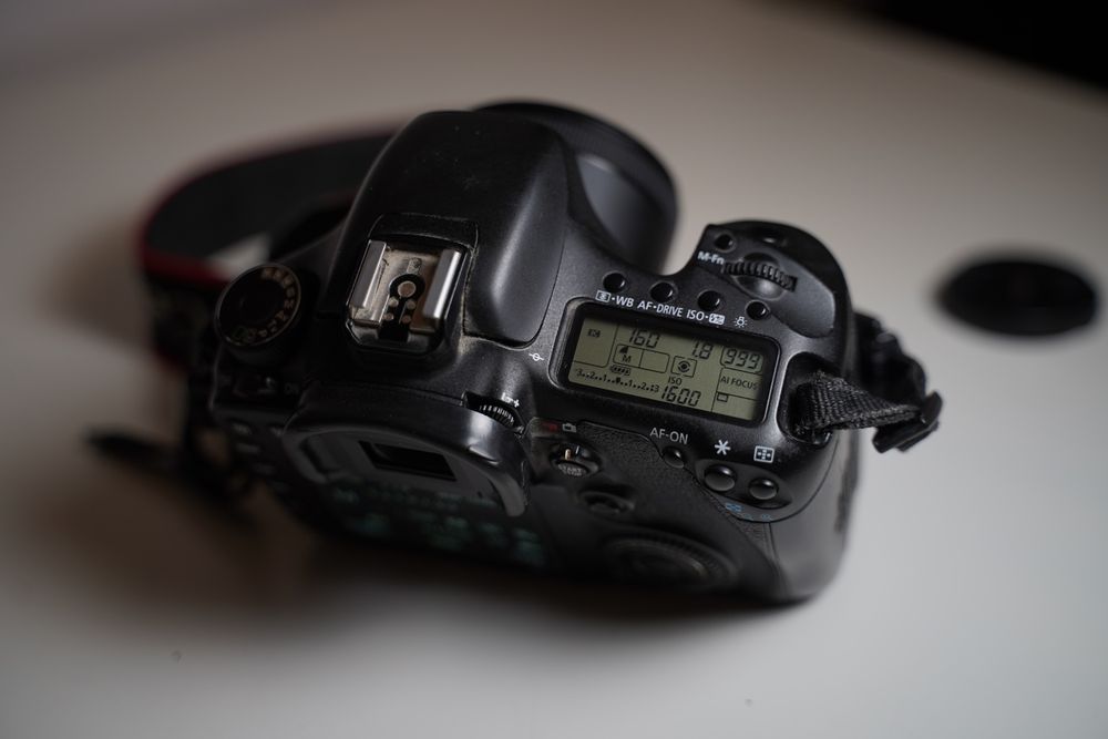 Продам Canon 7d с объективом 50 1.8