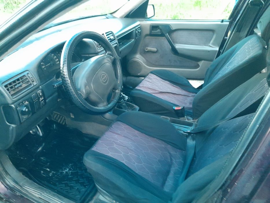 Opel vectra 1.8л