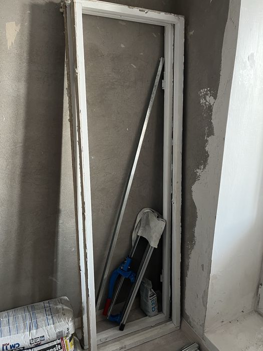 Продам 3 двери с коробкой