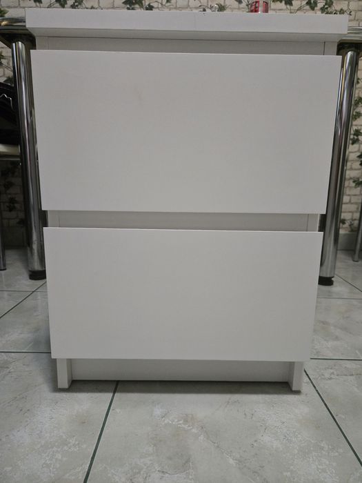 Vând noptiera Ikea