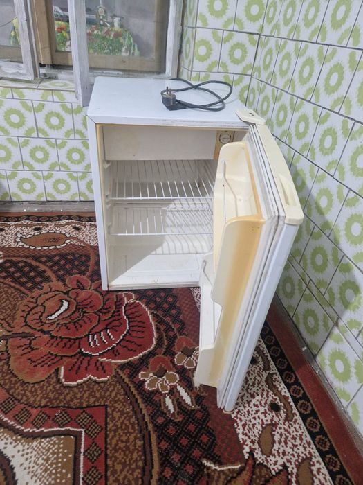Vând unul din minifrigidere