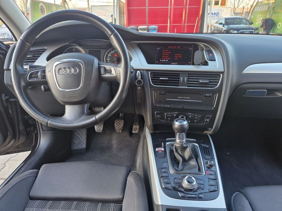 Vând/Schimb A4B8 2010 cu Suv 4x4 Automat