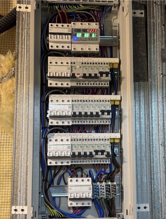 Electrician non stop Interventii rapide instalatii electrica 24/24 si sâmbată și duminică