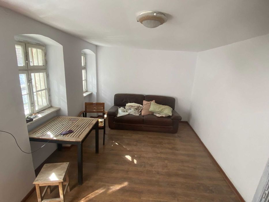 casa de inchiriat.posibil Cazare muncitori etc.