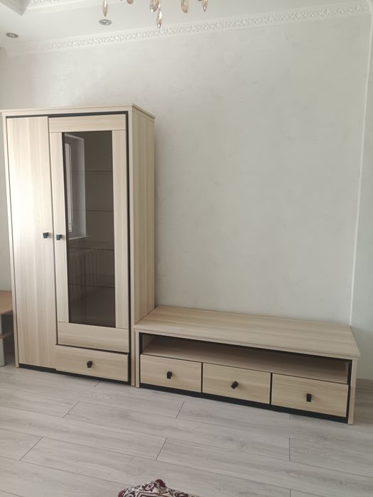 Продам тумбу под телевизор и шкаф