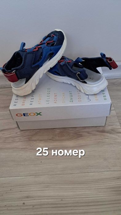 С нормални следи от употреба!Сандали по 15.00€, пантофи по 8.00€