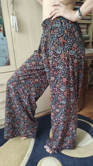 pantaloni largi,subțiri, L