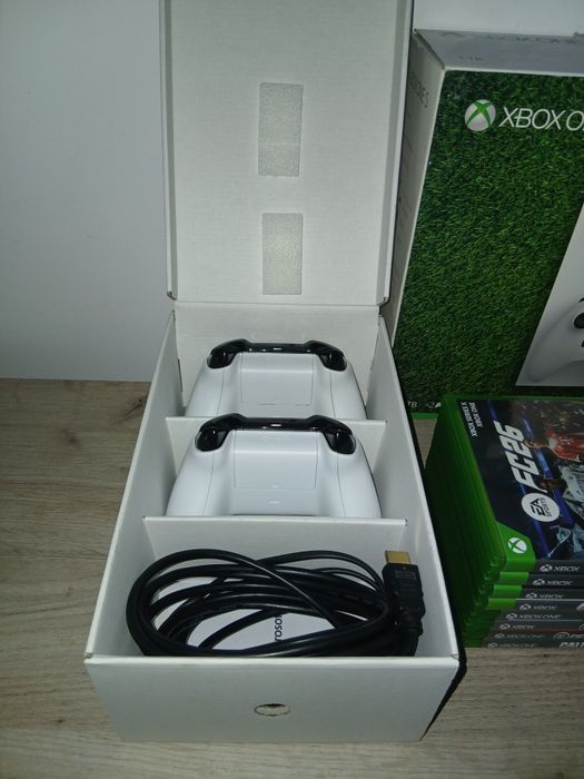 Consolă Xbox One S 1 TB Pachet Complet + 8 Jocuri