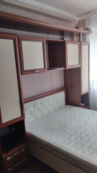Продам спальный гарнитур