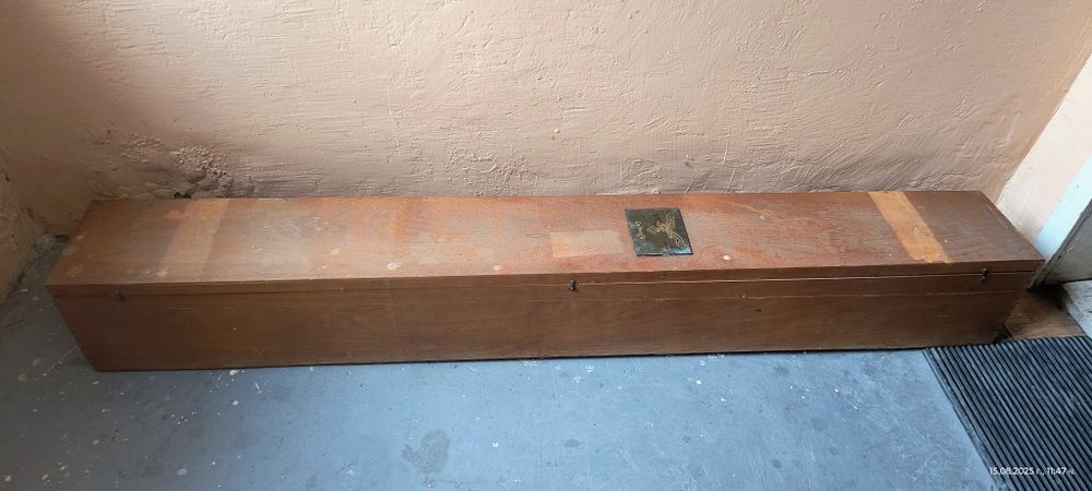 Стар голям дървен военен сандък от втората световна война