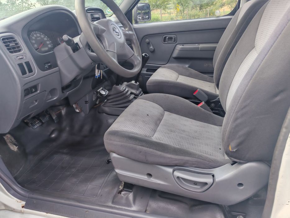 Nissan Navara 4x4 2004 bena lunga 240x175 cm