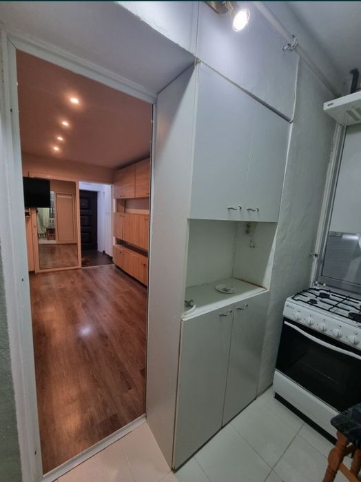 Schimb Garsoniera cu Apartament minim 60 mp, DECOMANDAT In TG-jiu,minim 3 camere,doar etaj 1 maxim 2+diferență din partea mea