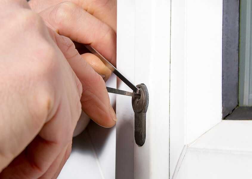 Ключарски услуги 24часа. Монтиране на електро магнит електро болт .