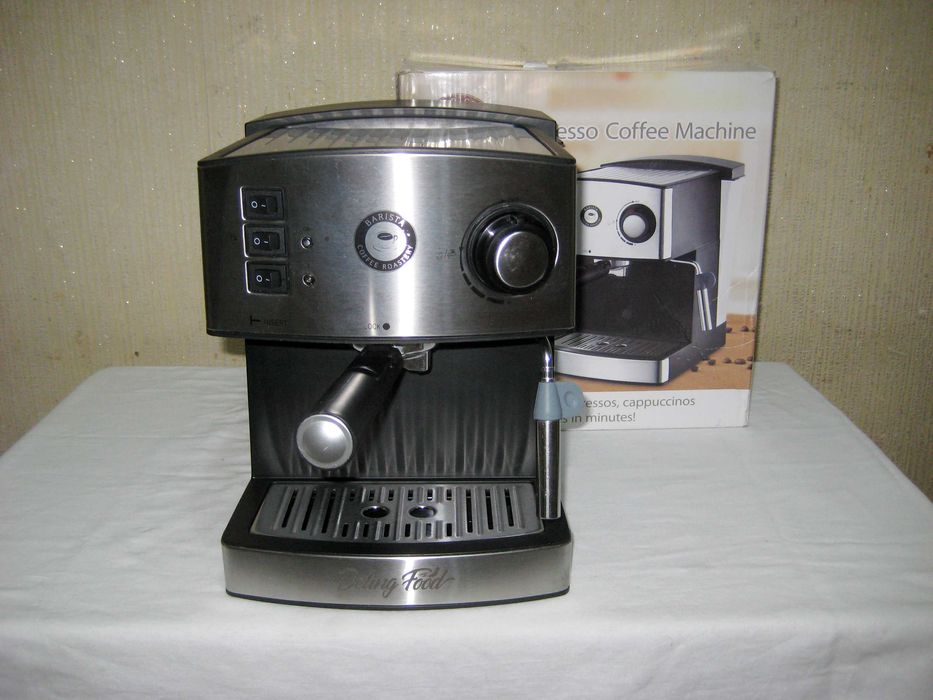 Кофемашина Deling food с капучинатором новым состоянии !