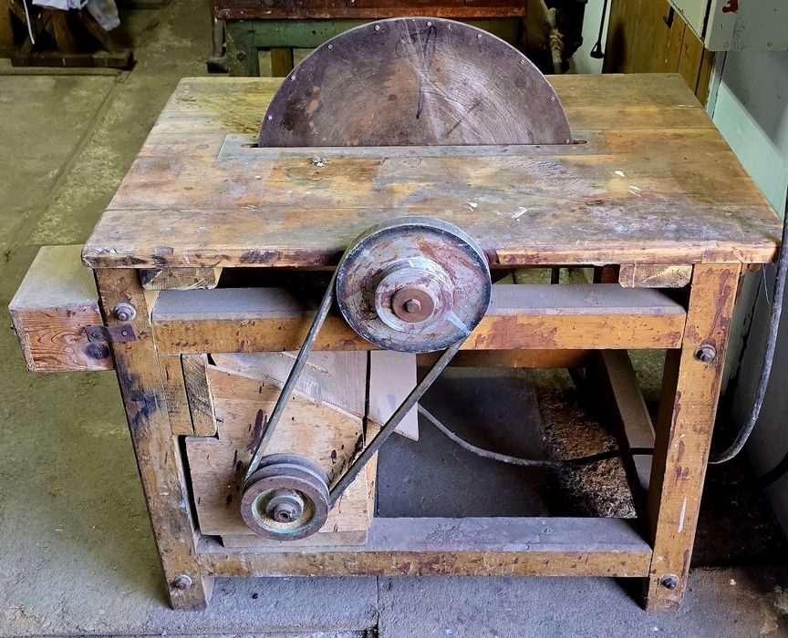 Circular de masă pentru lemn, motor trifazat 380V, masă robustă