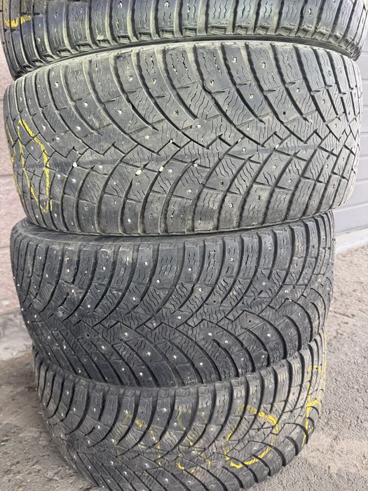 Зимние шины Pirelli 235/45/18