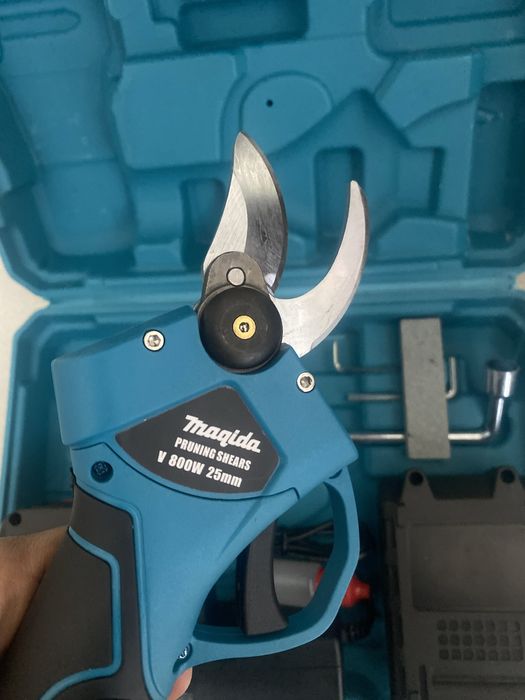 Продам Кусторез новый