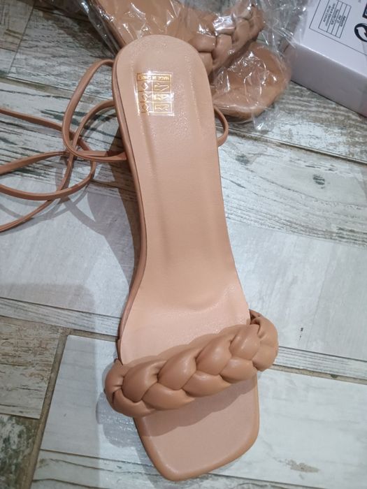 Чисто нови обувки 36 номер.