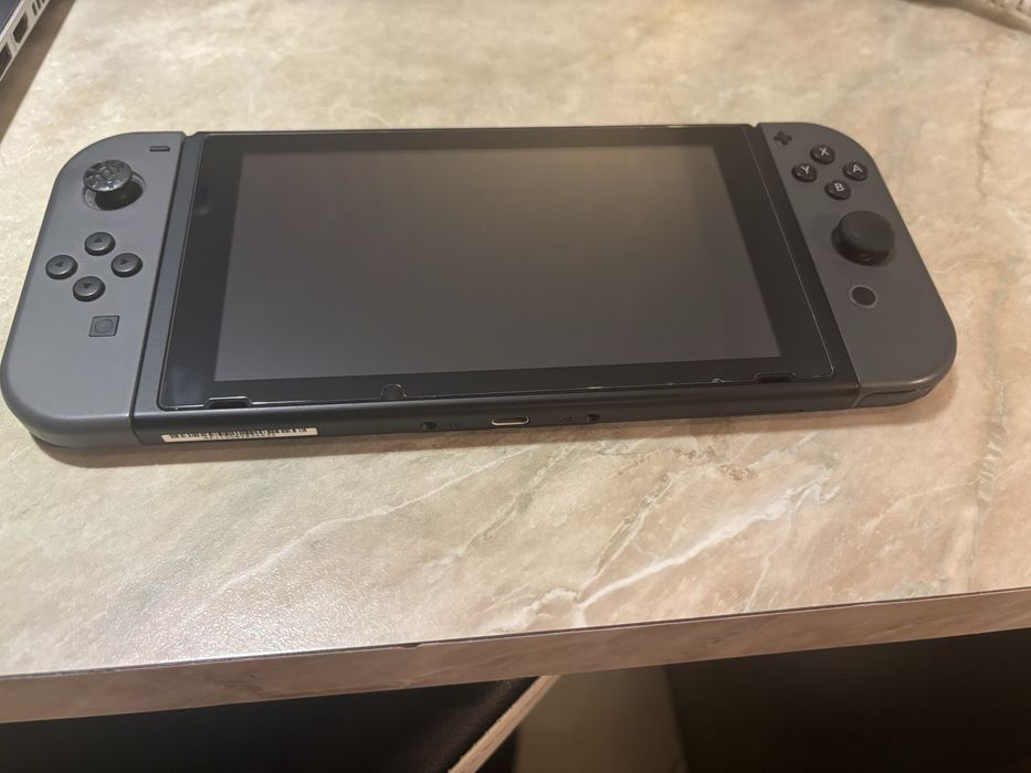 Продавам Nintendo Switch