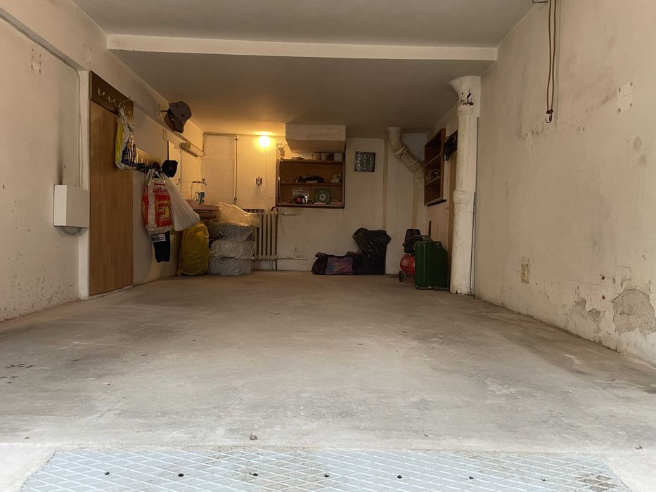 самостоятелен гараж под наем Докторски паметник