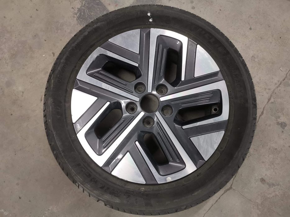 Джанта с гума / Hyundai Kona 7J X R17 ET50 Оригинална Оригинална джант