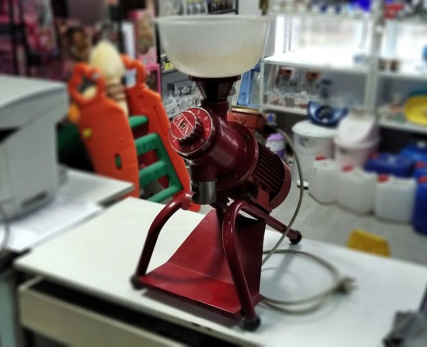 Професионална Кафемелачка NIVO (Николай Войнов) 750W, 1400 об./мин